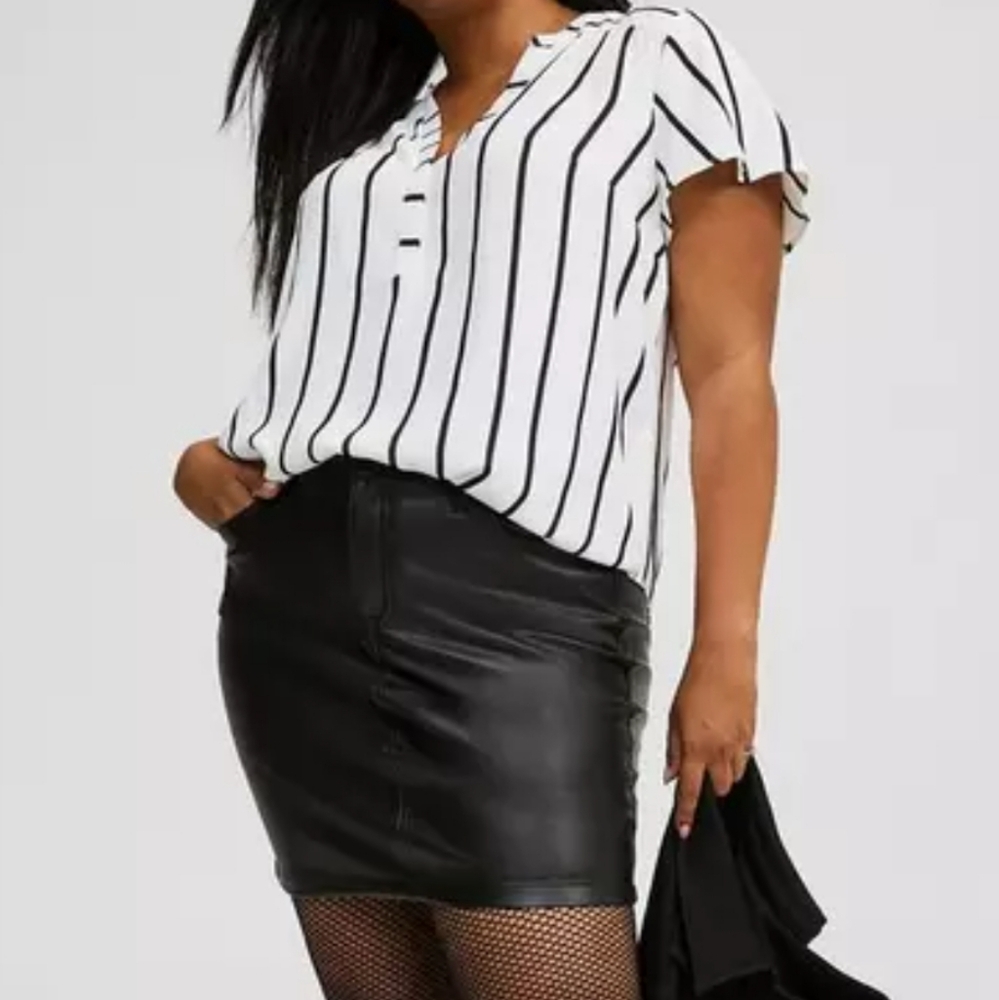 Torrid Harper Flutter Sleeve Pullover Blouse Size 3 (3x)